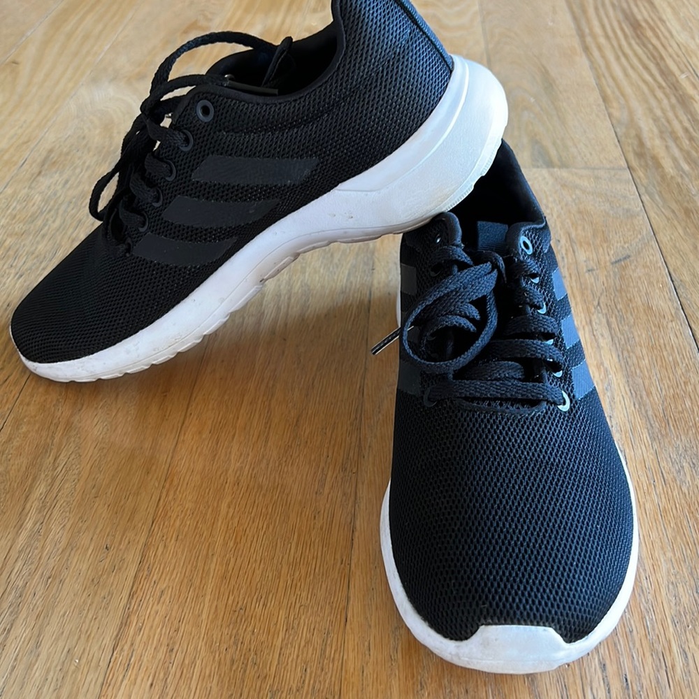 Adidas cloud foam sneakers size Womens 6